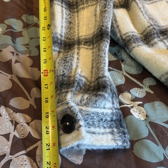 SIMONS cozy fully lined shirt jacket only worn once. Size S - Picture 13 of 13